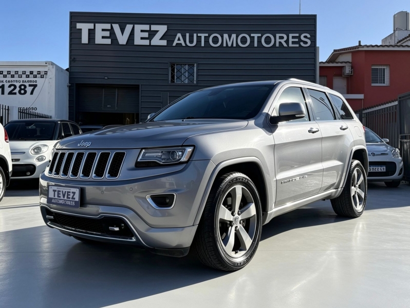 JEEP GRAND CHEROKEE OVERLAND TEVEZ Automotores