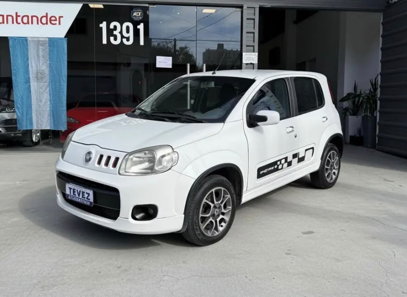 FIAT UNO SPORTING 1.4 8V TEVEZ Automotores