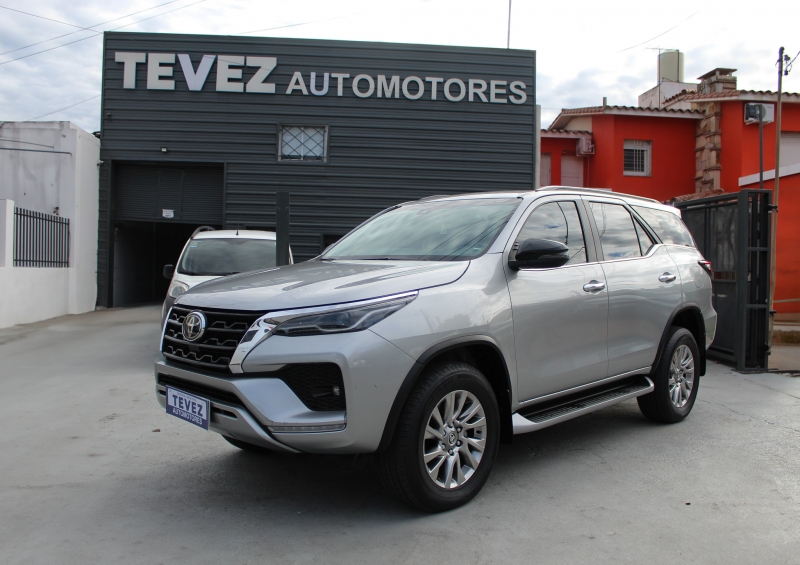 TOYOTA SW4 4X4 SRX 2.8 TDI 6 AT 7A TEVEZ Automotores