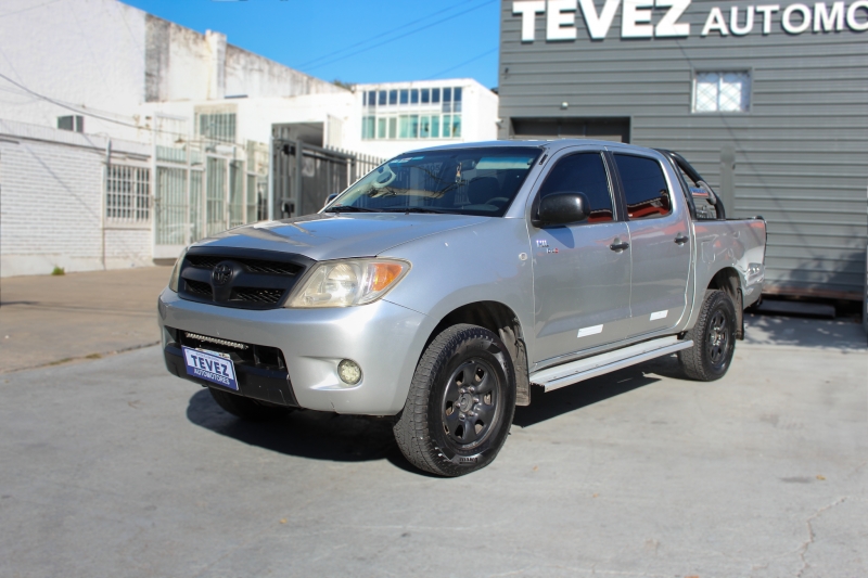 TOYOTA HILUX 4X2 CABINA DOBLE TEVEZ Automotores