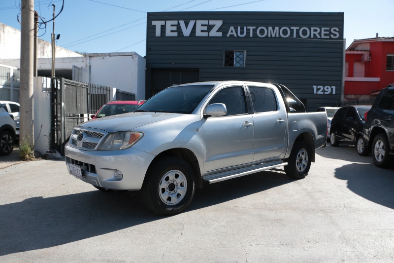 TOYOTA HILUX 4X2 CABINA DOBLE TEVEZ Automotores