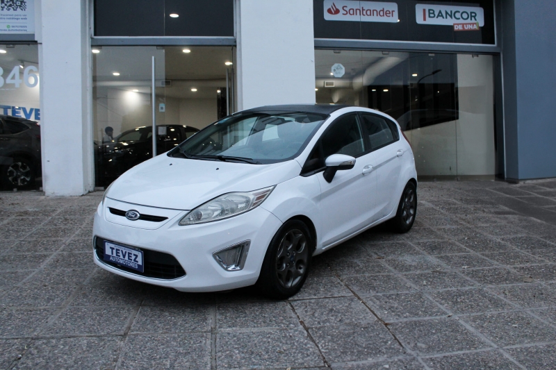 FORD FIESTA KINETIC DESIGN TITANIUM TEVEZ Automotores