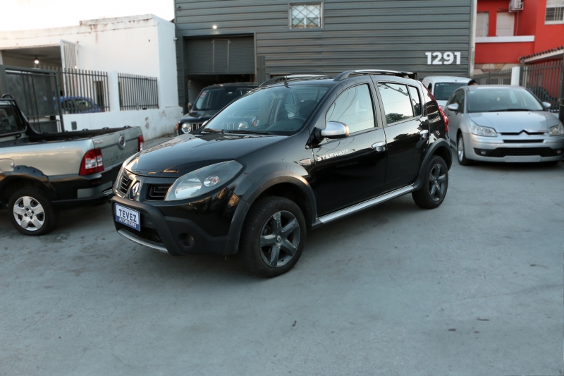 RENAULT SANDERO STEPWAY CONFORT 1.6 TEVEZ Automotores