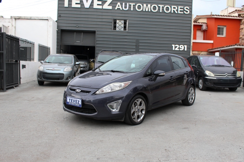 FORD FIESTA KINETIC DESIGN TITANIUM TEVEZ Automotores