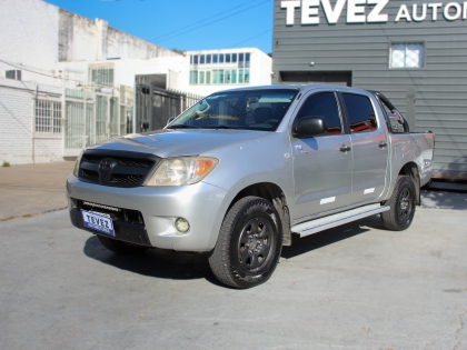TOYOTA HILUX 4X2 CABINA DOBLE