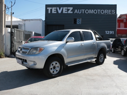 TOYOTA HILUX 4X2 CABINA DOBLE